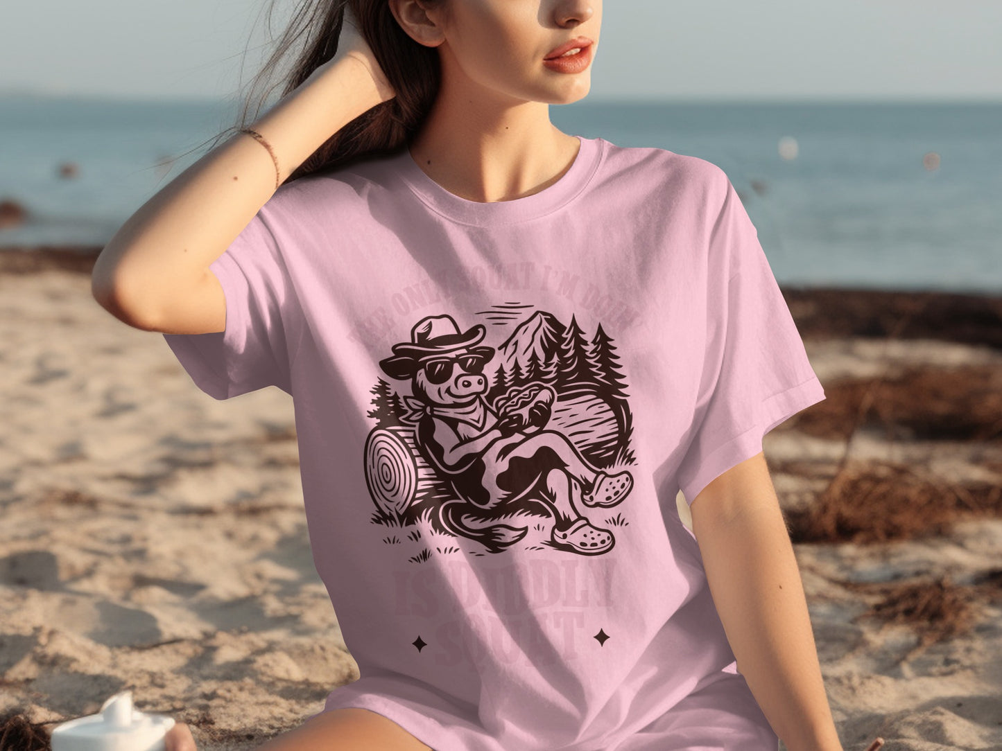 Camping Pig Relaxing at Beach Unique Graphic T-shirt