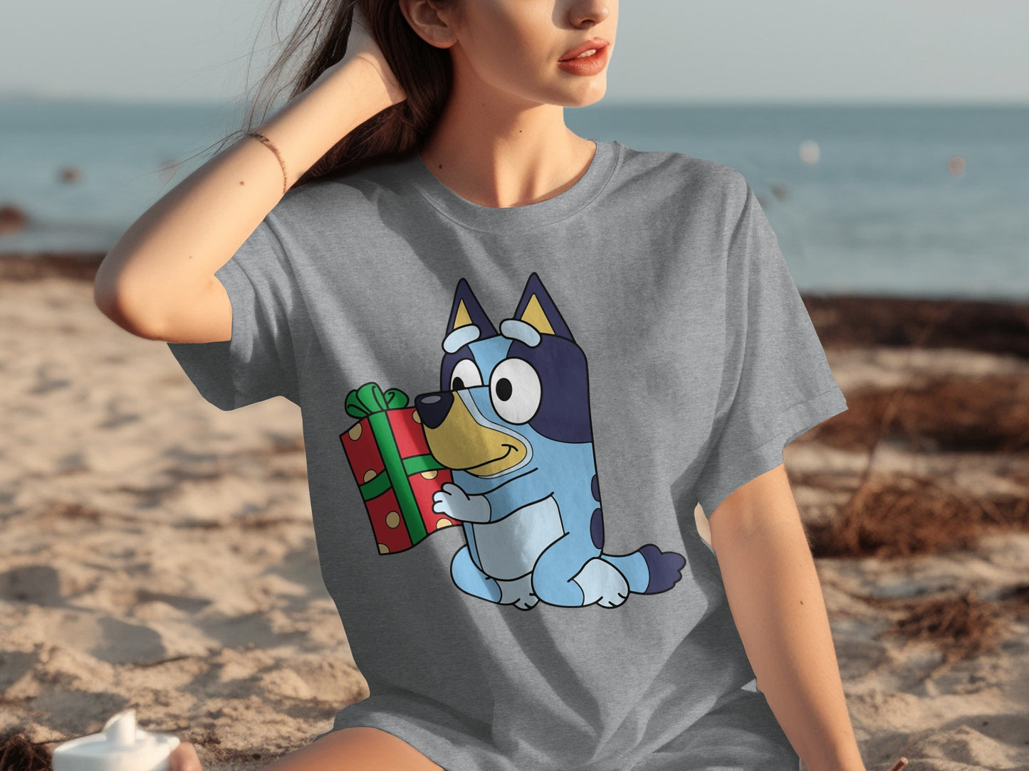 Cute Cartoon Dog Holding a Gift Grey Graphic T-shirt